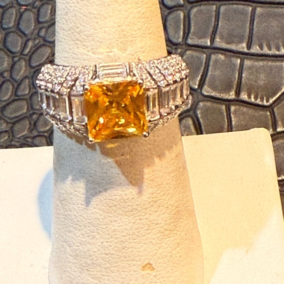 Yellow Diamond ring - Picture 8 of 10